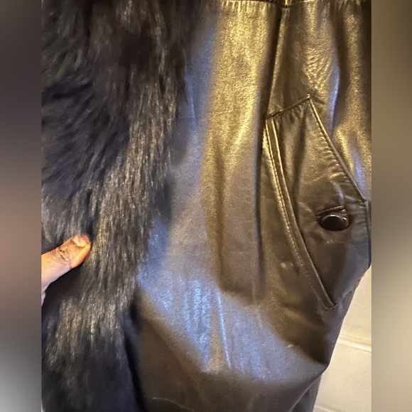 Vintage leather coat with fox fur trim. Lined with sheer ed fox inside! - Picture 7 of 7